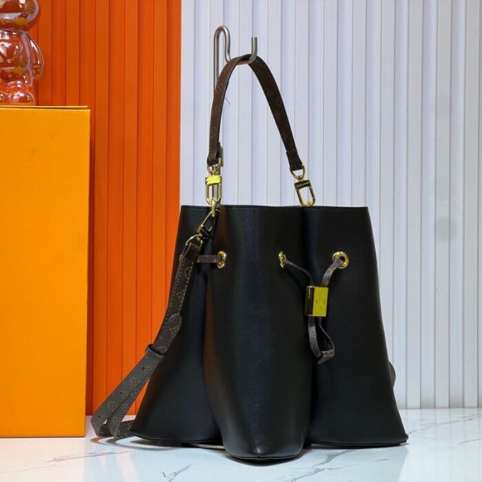 Shoulder Bag Louis Vuitton LV075 - Image 1