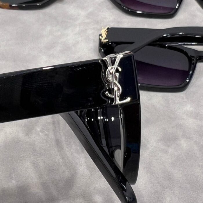 Sunglasses Yves Saint Laurent YSL020 - Image 2
