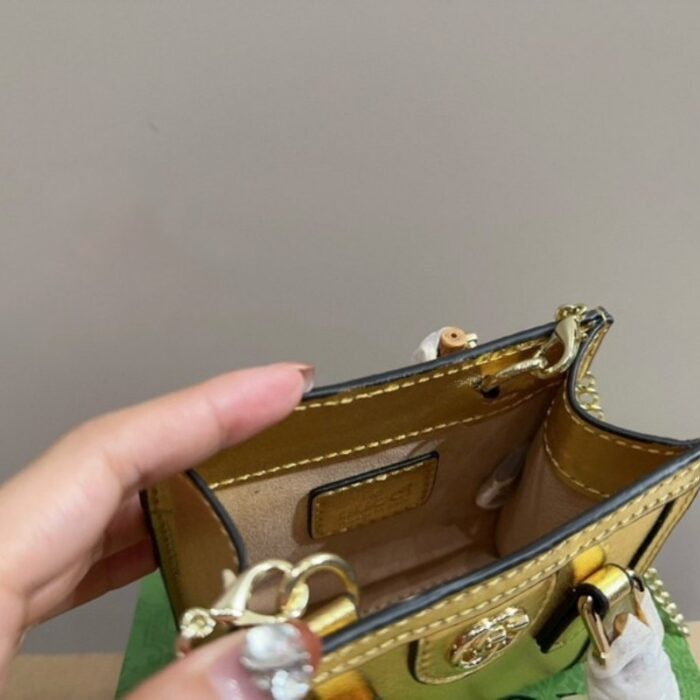 Gucci Diana Mini Bag Metallic Golg GC207 - Image 5