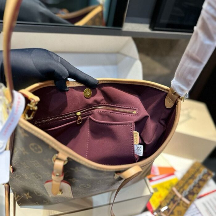Louis Vuitton  CarryAll MM Monogram Bag LV266 - Image 5