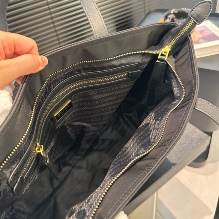 Prada Re-Edition 1978 Re-Nylon And Saffiano Tote Bag PD080 - Image 5