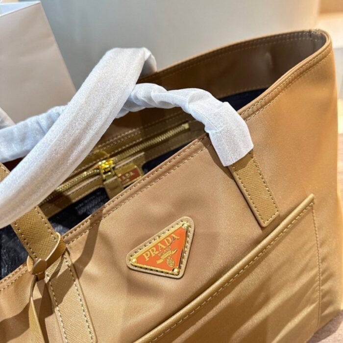 Prada Re-Edition 1978 Tote Bag PD095 - Image 6